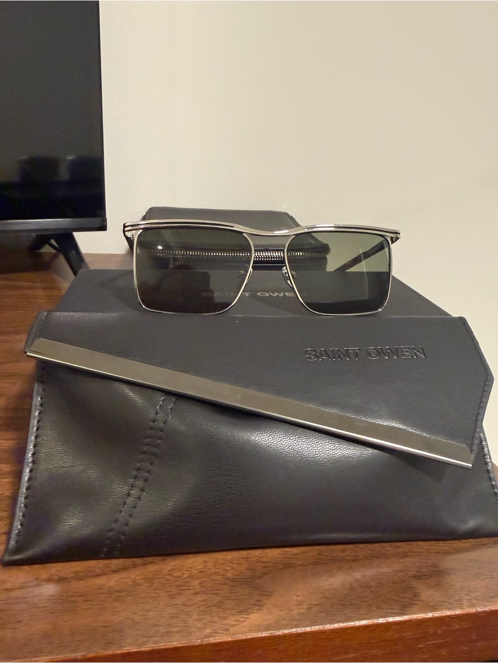 Saint Owen Men’s Silver Metal Frame Sunglasses with Dark Lenses